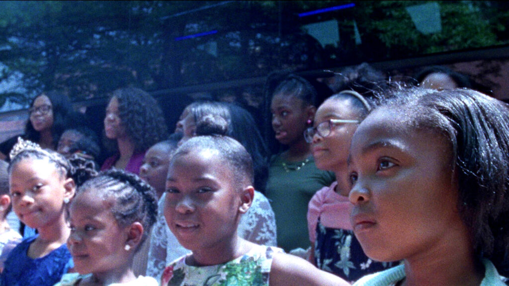 Daughters, the Netflix documentary about the children of prisoners: trailer and release date