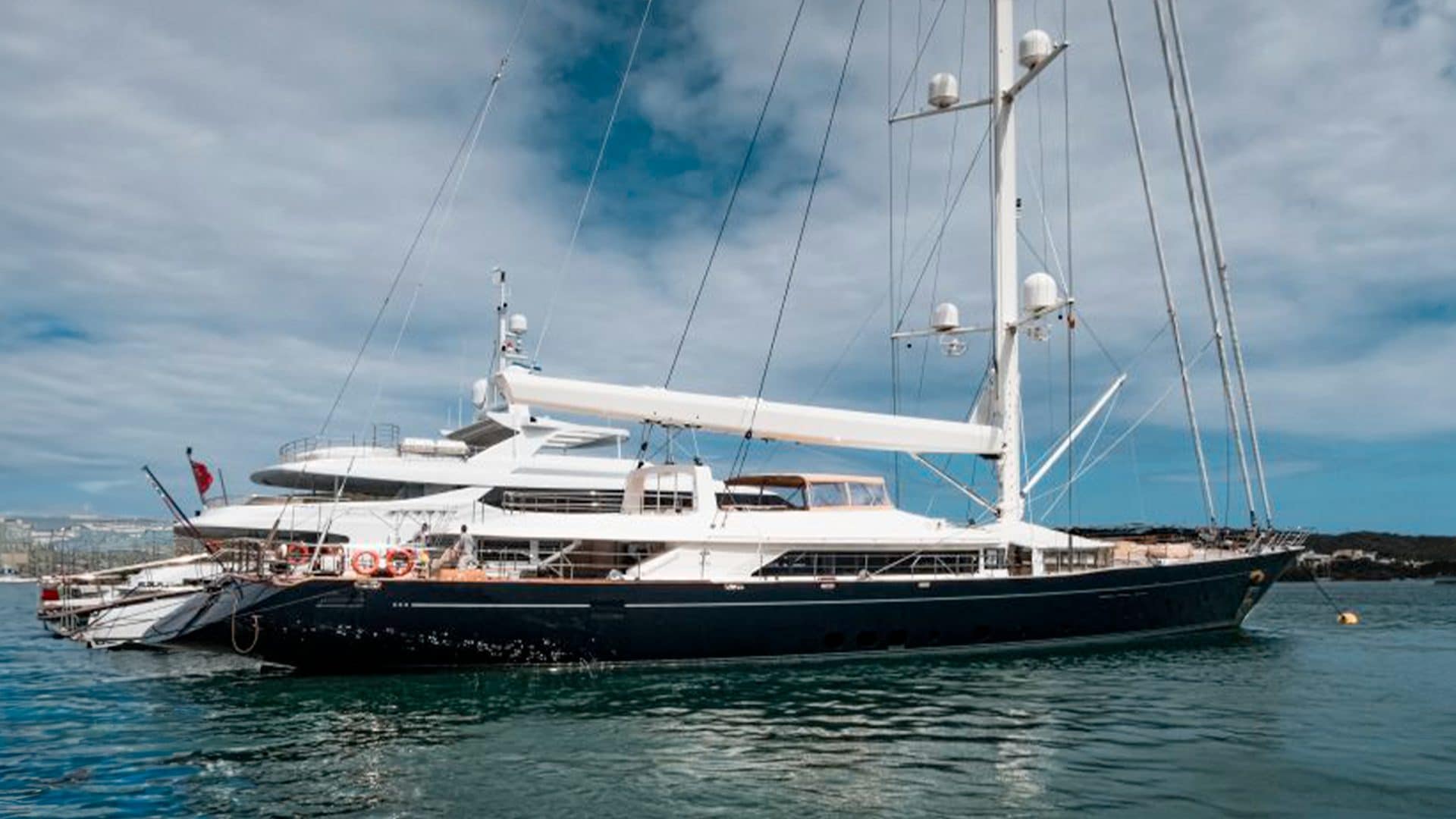 Features And History Of The Perini Navi Yacht Bayesian The Sailing 