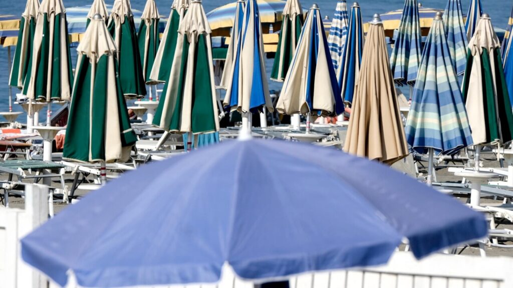 Stop extensions for beaches, the government adapts to the EU and aims at compensation for beach workers
