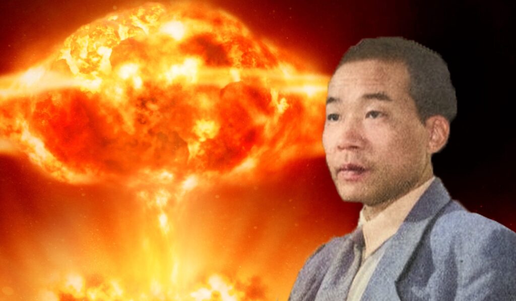 uomo 2 bombe atomiche