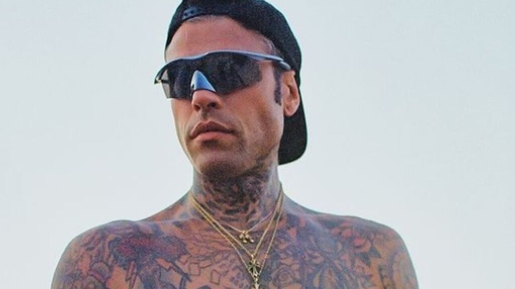 But when has Fedez ever been able to sing?