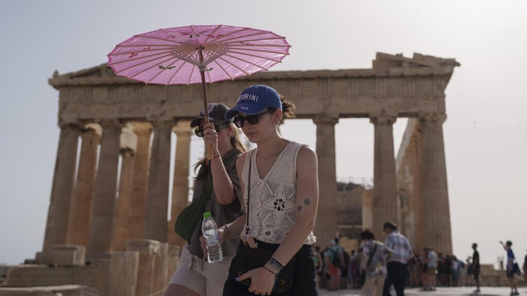 Greece tired of summer invasion: taxes for tourists and exemptions for long-term renters