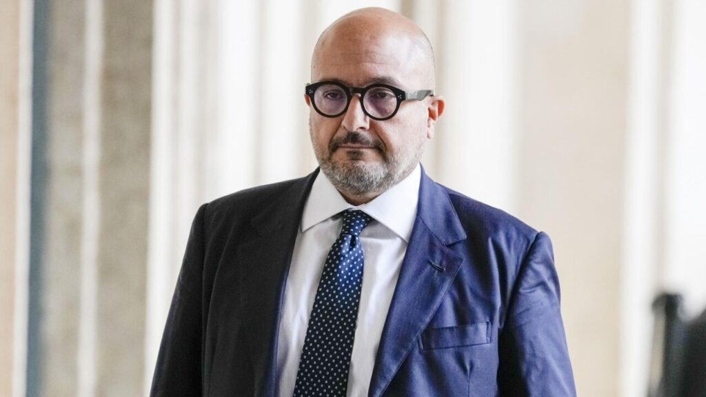 Sangiuliano is no more, but the problem of power journalism remains
