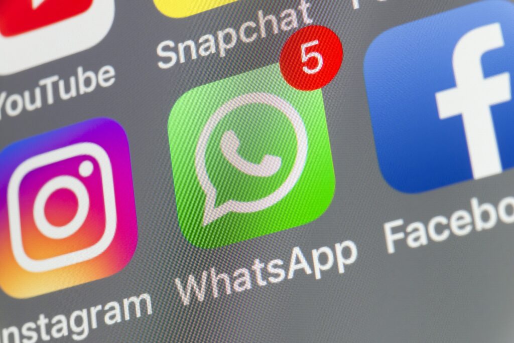 phishing whatsapp facebook