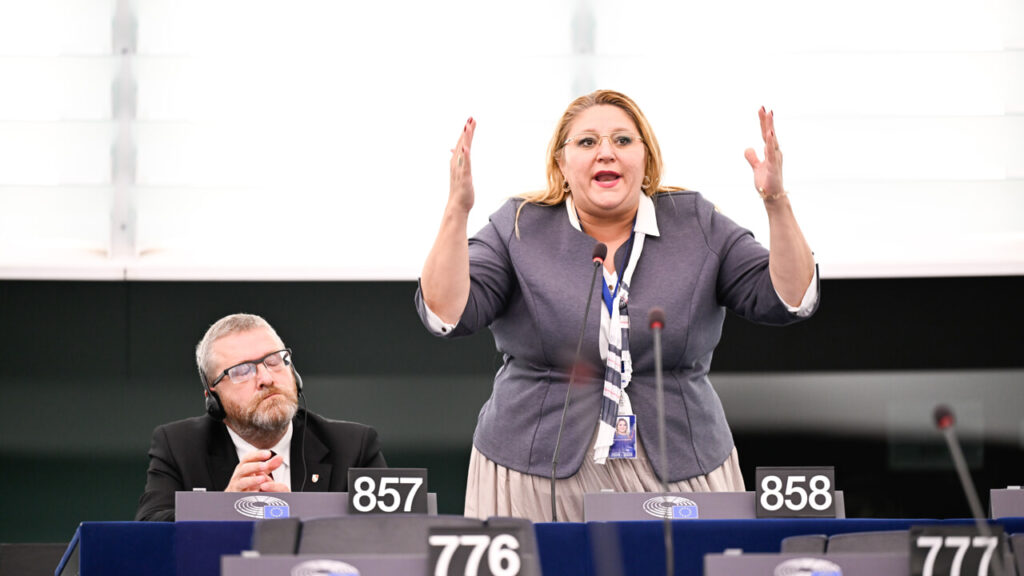 The Anti-Vax MEP who waved the face of Jesus in Strasbourg excluded from the presidential elections