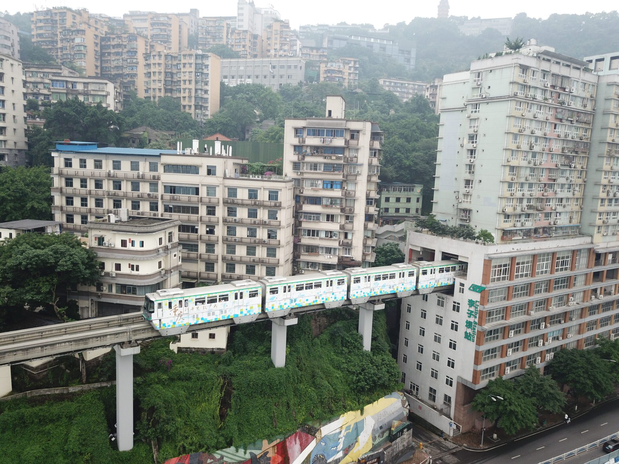 Discovering Chongqing The Multi level City Where The Train Passes 