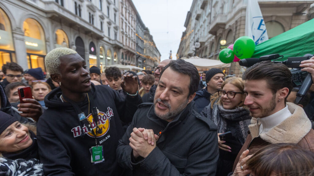 The acquitted Salvini causes "mess" all over the field