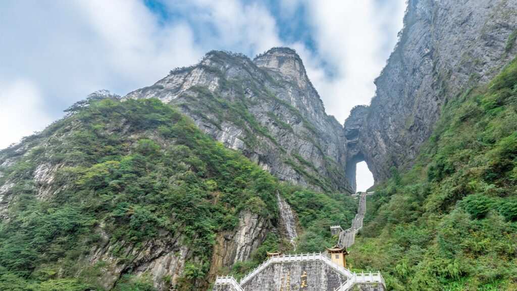 monte Tianmen cina porta del paradiso curiosita