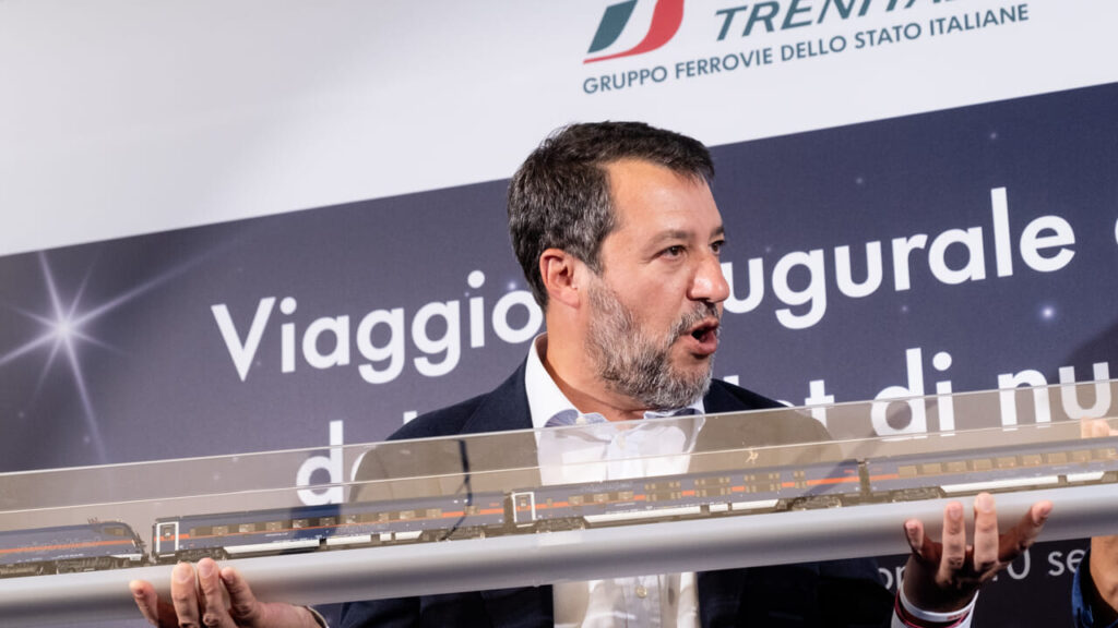 Matteo Salvini's great revolution: stopping the trains