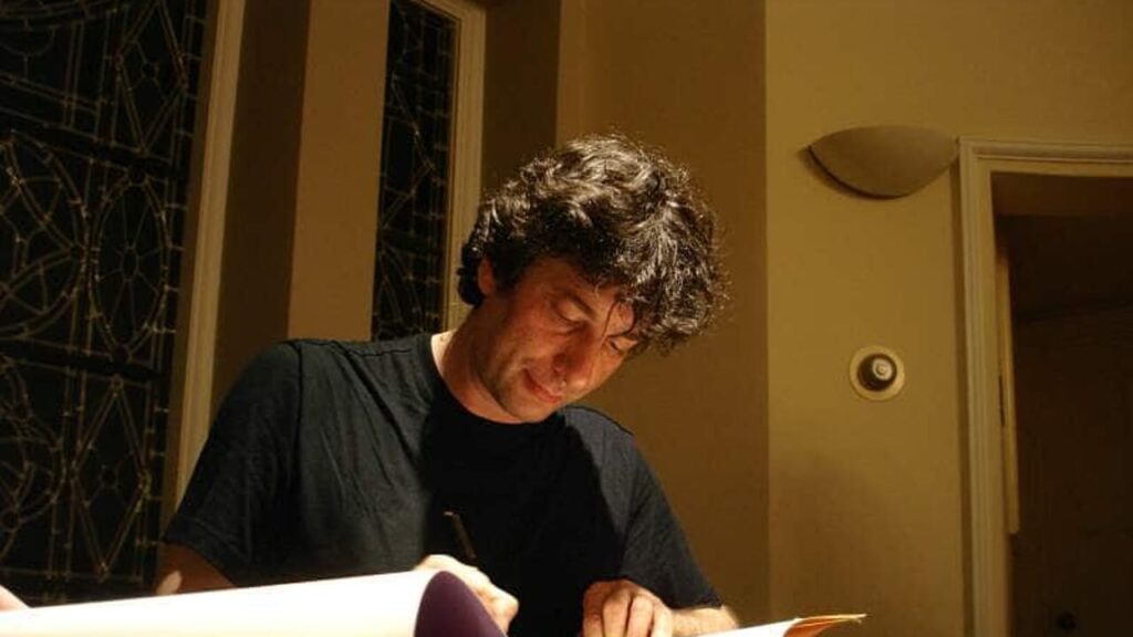 Neil Gaiman in the storm: eight women accuse the author of Sandman and Good Omens of sexual harassment