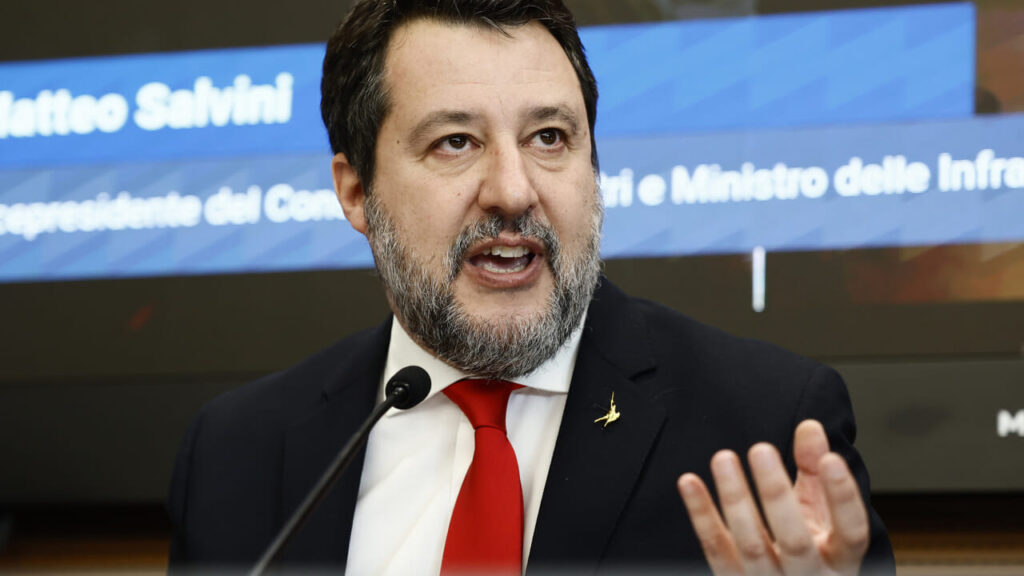 Salvini against the EU: "Enough with those who tell us what to eat and which car driving"