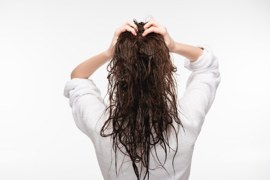 uscire capelli bagnati raffreddore