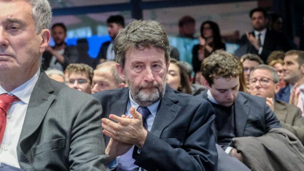 Surname only of the mother: delusional declarations