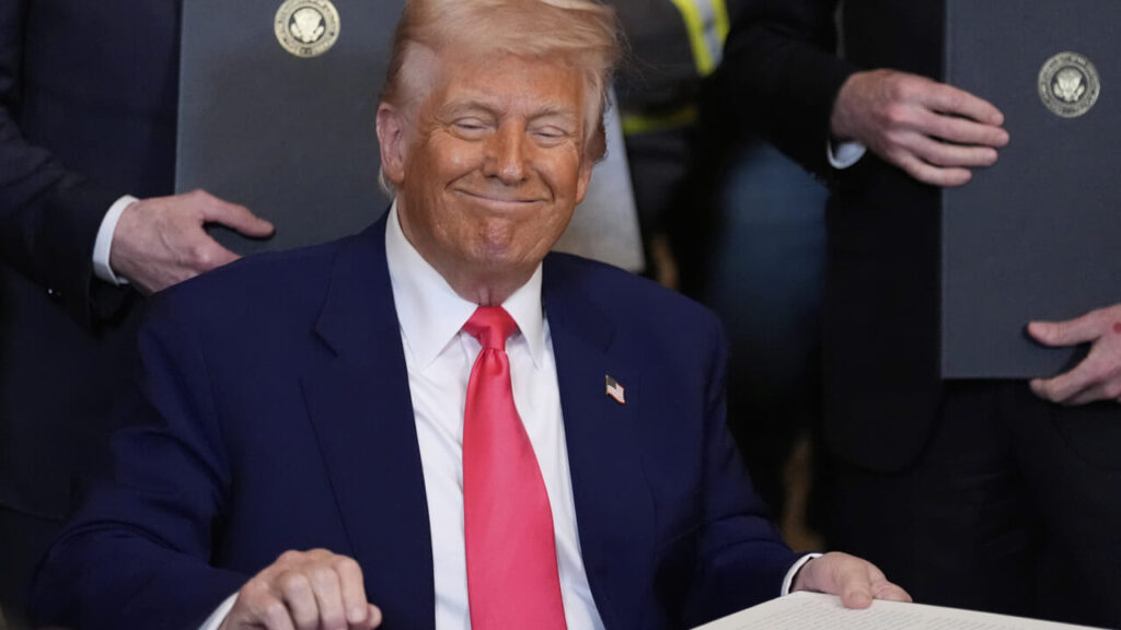 Trump, the narcissist and licksing countries