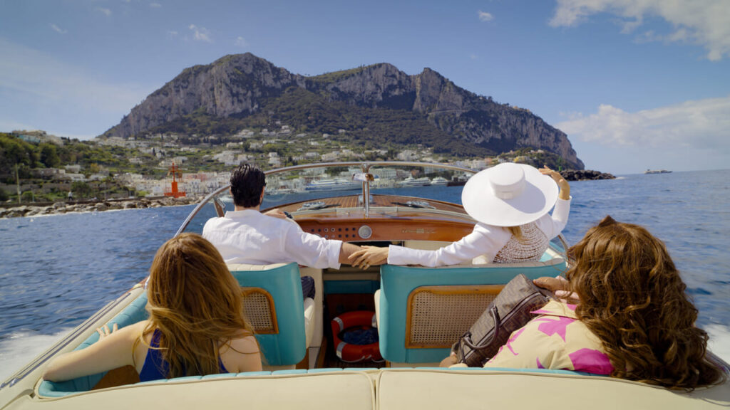 "Another little favor", the official trailer of the Italian sequel of the film with Blake Lively and Anna Kendrick