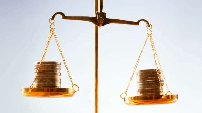 The problem of the 12 coins, the scale and the 3 weighted: here is the ...