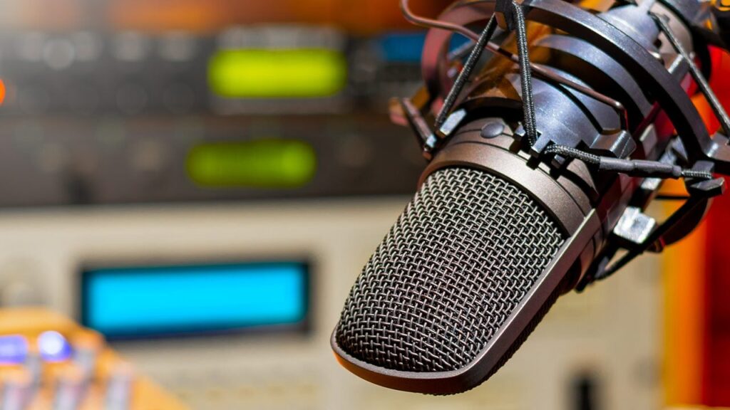 Radio Deejay THUMB-CLEAN