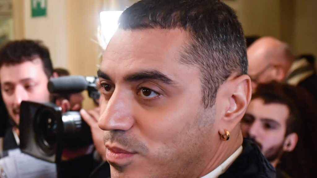 It is right to deny the degree in Marracash because it is "sexist"?