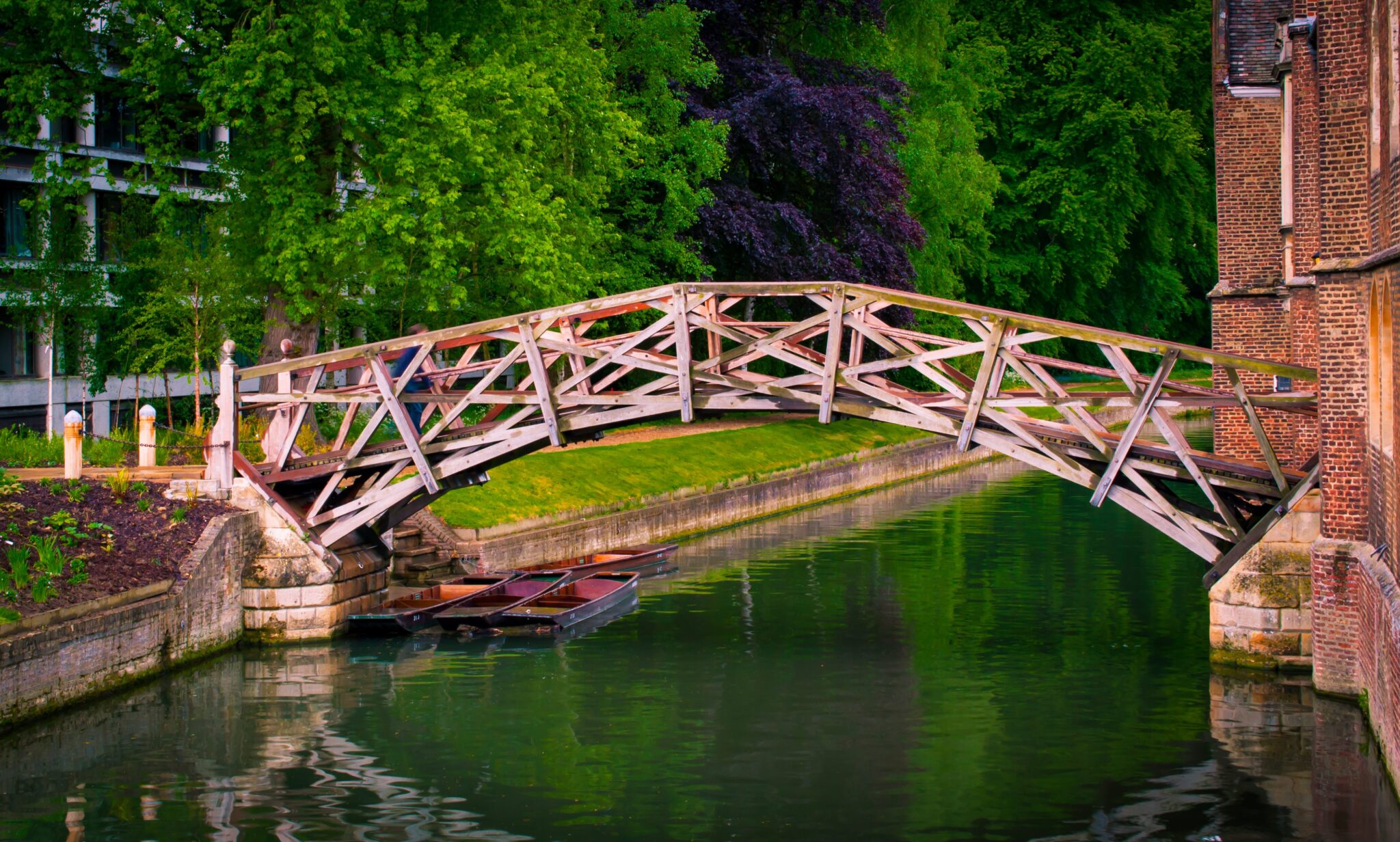 The mathematical bridge that is on without nails or bolts