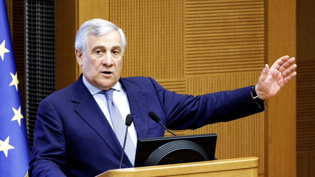 Tajani and the interpretation of the European flag: "Twelve stars like the tribes of Israel, blue like the veil of the Madonna"