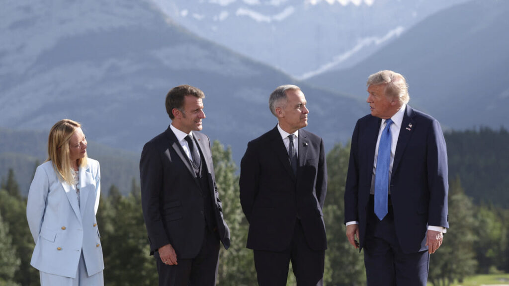 His friend Donald strikes (also) Giorgia's Italy. Will it be enough to wake us up?