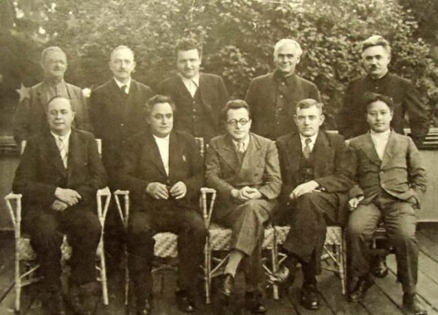 Togliatti (third from the left, sitting) in Moscow in 1935 together with the managers of the Communist International