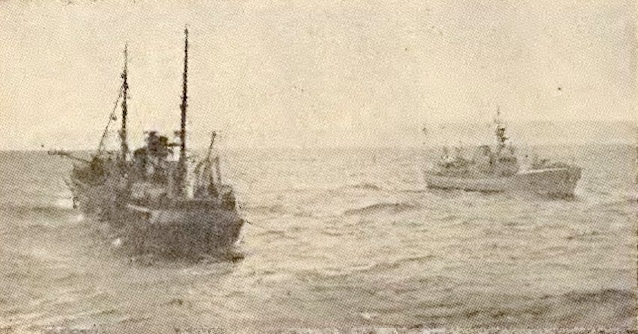 English ship and Icelandic patrol in 1958