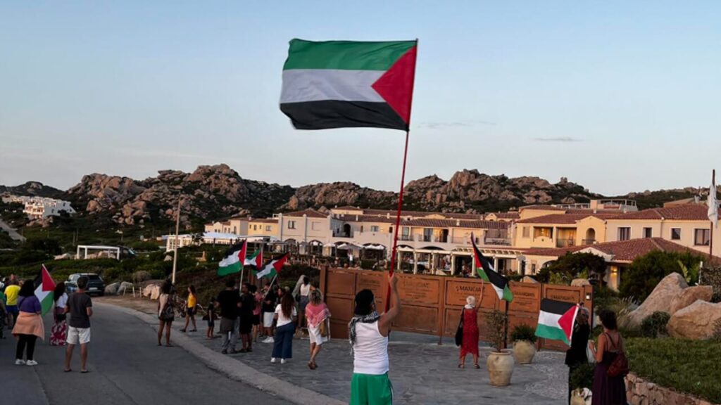 Absolve and condemn at the same time