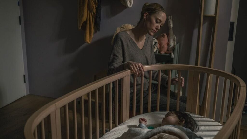 The hand on the cradle, on Disney+ the remake of the thriller of the nineties