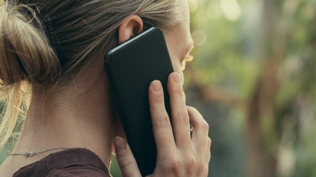 Mute calls used to clone the voice: how the new scam works and how to defend yourself