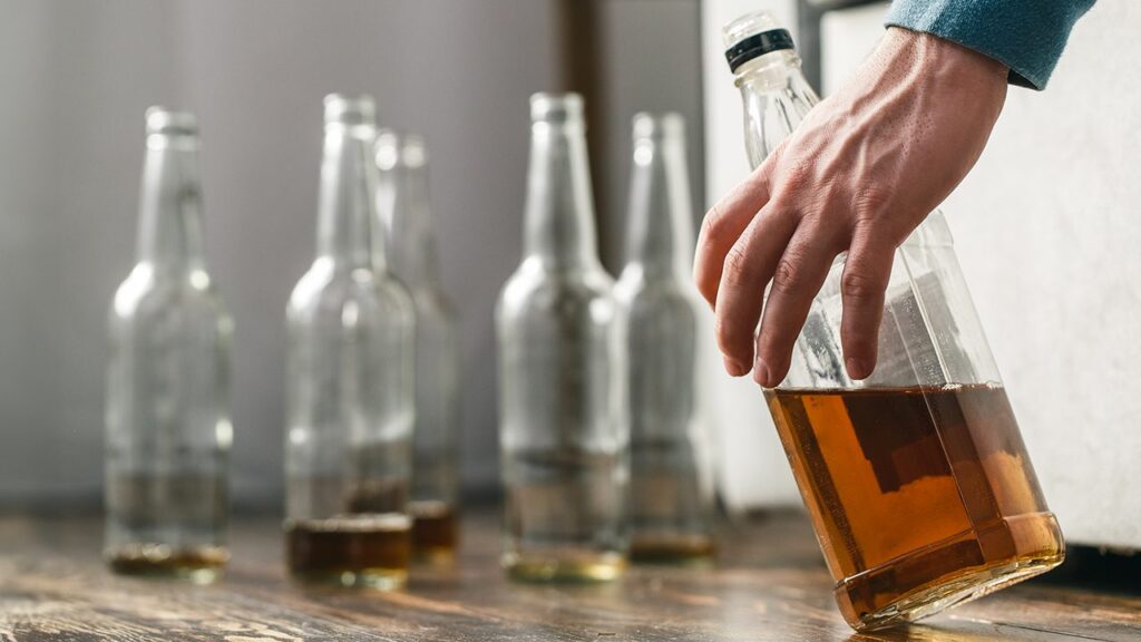 Alcohol is the drug that causes the most victims: what it causes and why it is not considered so harmful