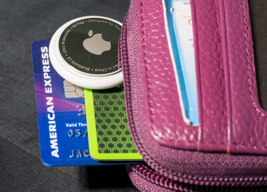 Smart tags can be used to stalk people: how to understand if someone is tracking you