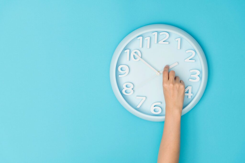 Tonight solar time returns, what time is the 2025 time change and why it hasn't been abolished