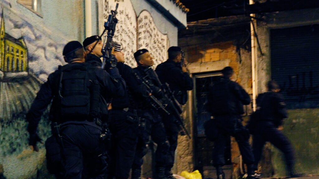 Rio de Janeiro, guerrilla warfare for the maxi anti-narcos operation: the causes of high crime in Brazil