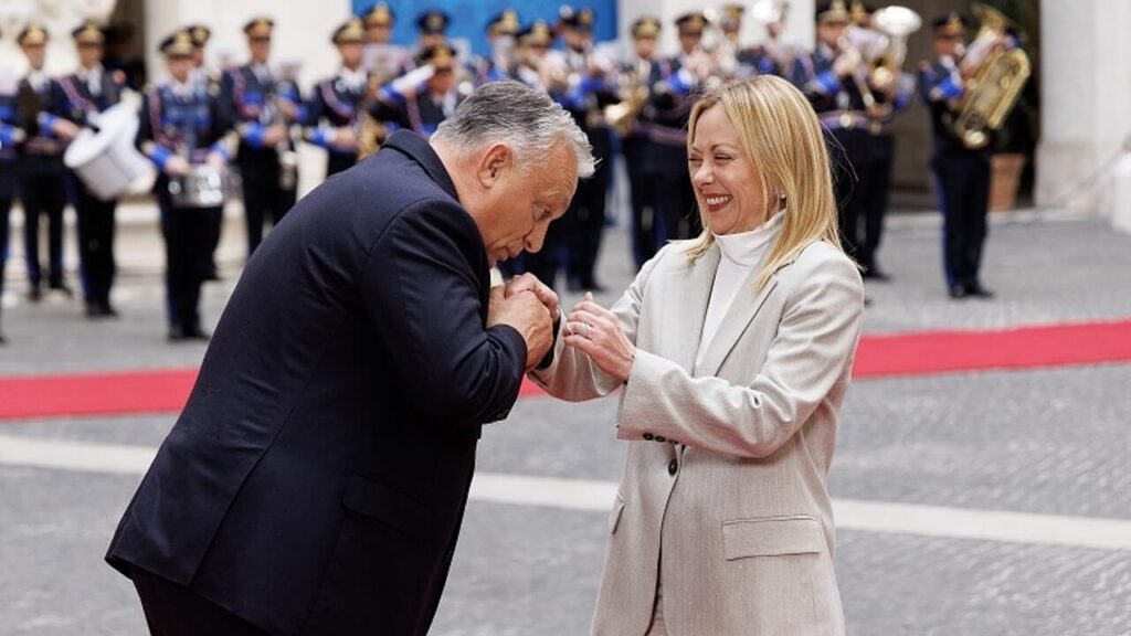 Orban attacks the EU and puts Meloni in difficulty, the prime minister remains silent and it's up to Tajani to patch things up