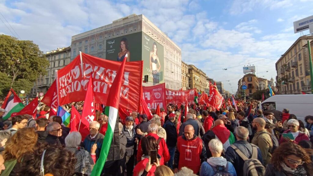 The flotilla wind blows in the streets