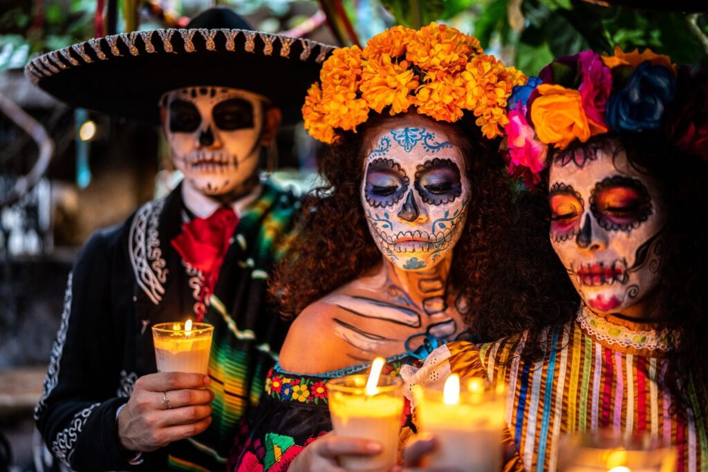 How is the Mexican Dia de Los Muertos celebrated and what is its meaning
