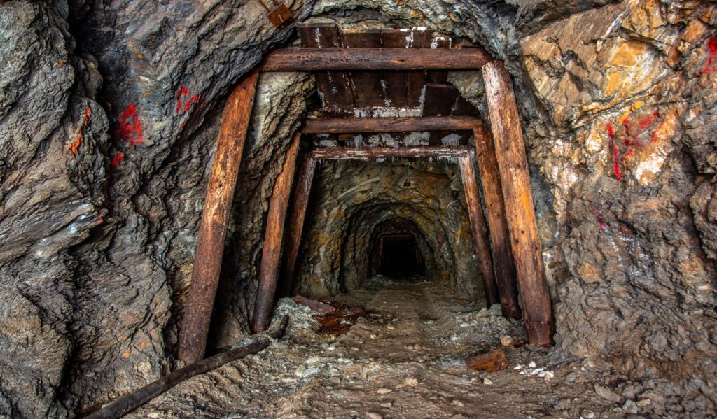 Where the mining sites are located in Italy: the map with the most important in terms of extension and historical production