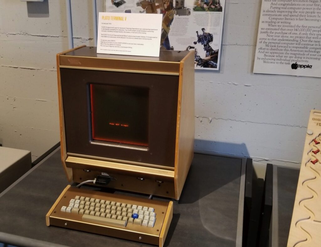 The first instant messaging service was born 52 years ago and still exists: the story of Talkomatic