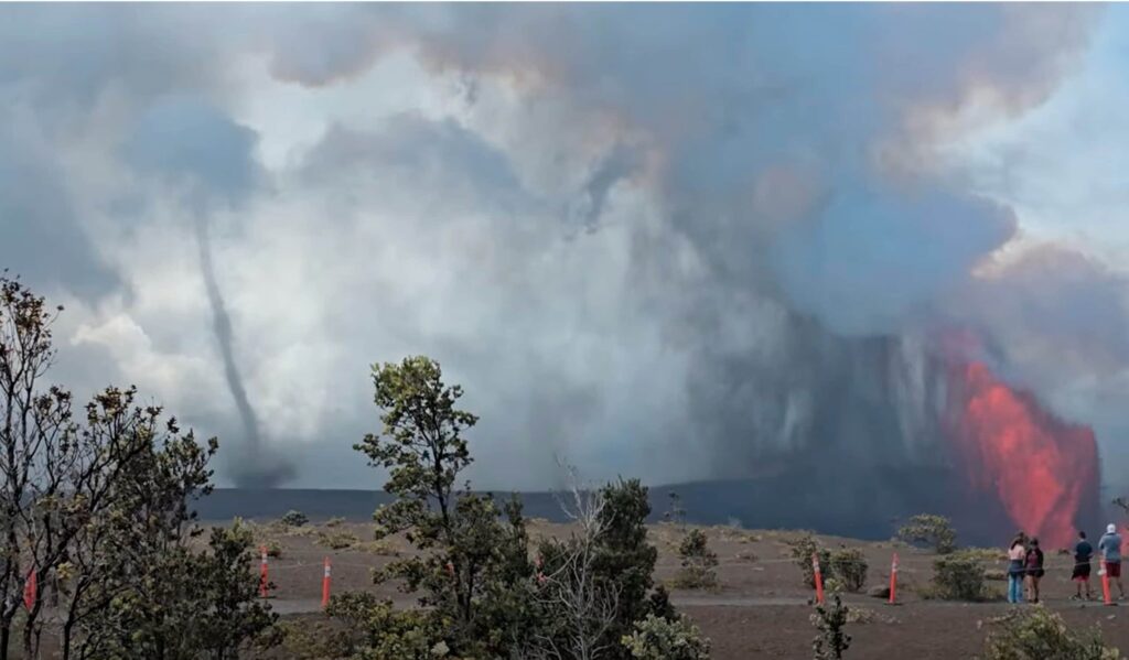 The rare "Volnado" phenomenon in Hawaii produced by the eruption of the Kilauea volcano: the video