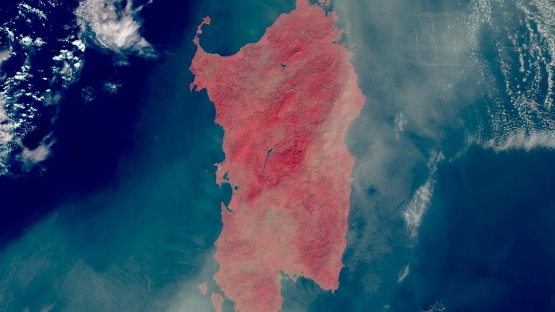 Poor Saharan Africa "wraps" Sardinia in a cloud of sand: the image from the Copernicus Sentinel-3 satellite