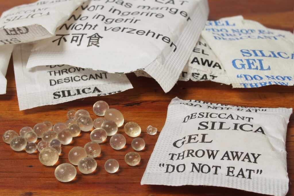 What are the sachets with silica granules in shoe boxes for?