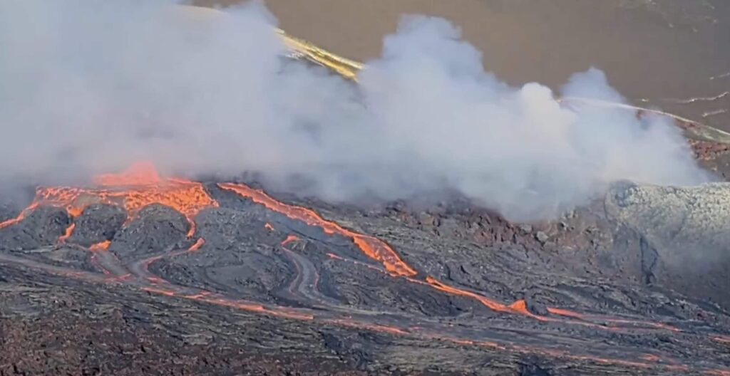 New eruption of the Kilauea volcano in Hawaii with lava flows: it is the 36th since 2024