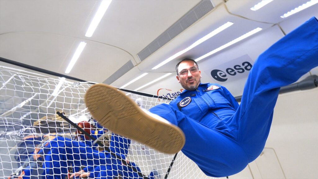 We tried ZERO G flight in weightlessness: what are ESA parabolic flights for?