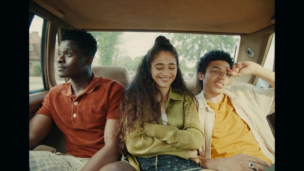 Last Swim, on RayPlay Ziba's last day as a teenager: when it comes out in streaming