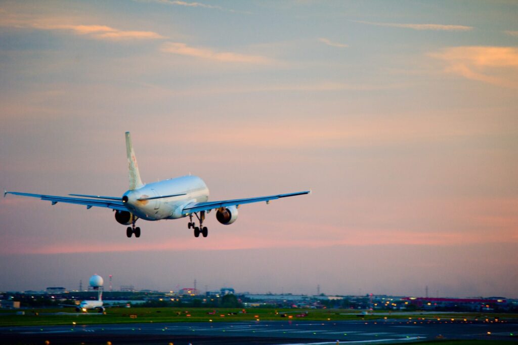 High flight prices at Christmas 2025, +900% compared to normal fares: the most affected routes