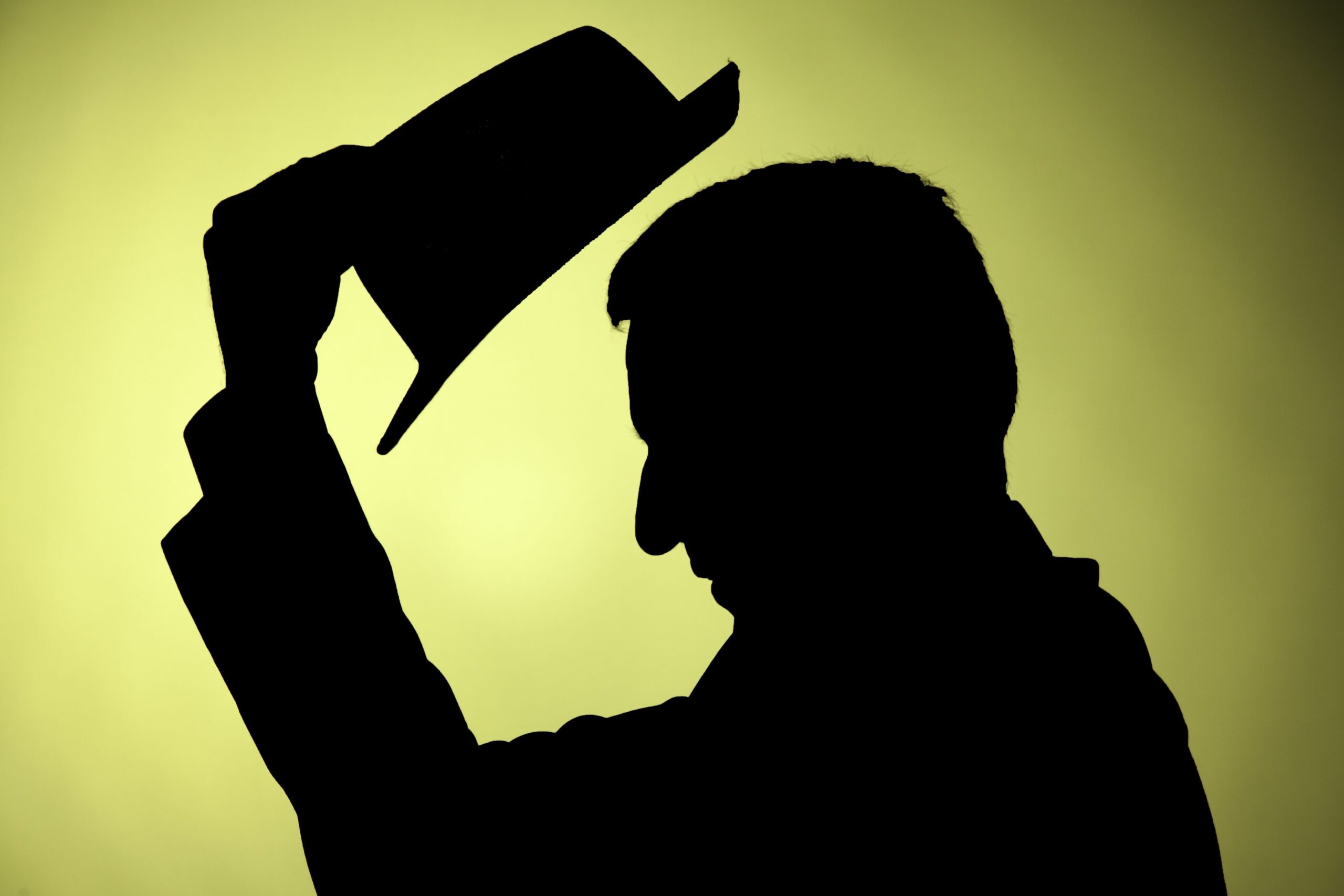 What does “chapeau” mean and when is the expression used?