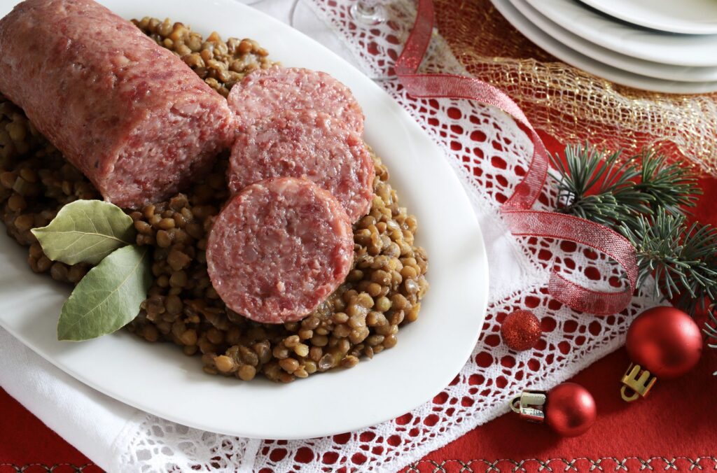 Why lentils are eaten on New Year's Eve and at what time: history of the tradition that "brings money"
