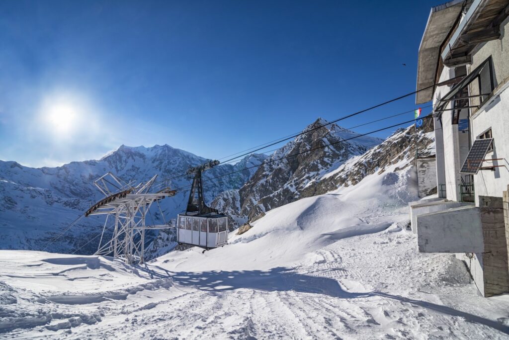 Accident at the Macugnaga cable car, 2 injured and 100 people stuck at altitude: the dynamics