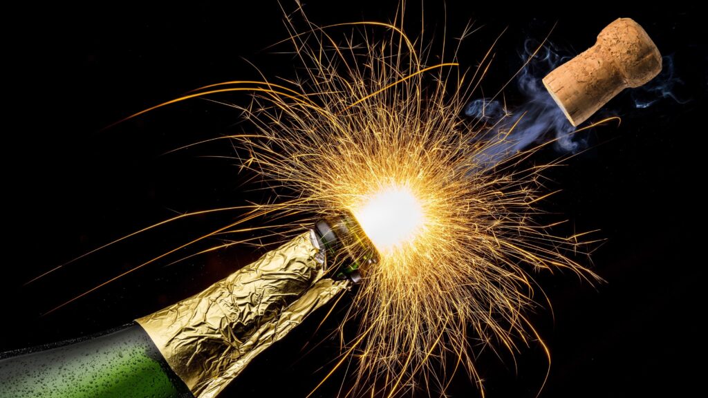 Why sparkling wine "pops" when we uncork it (and why it's better not to)